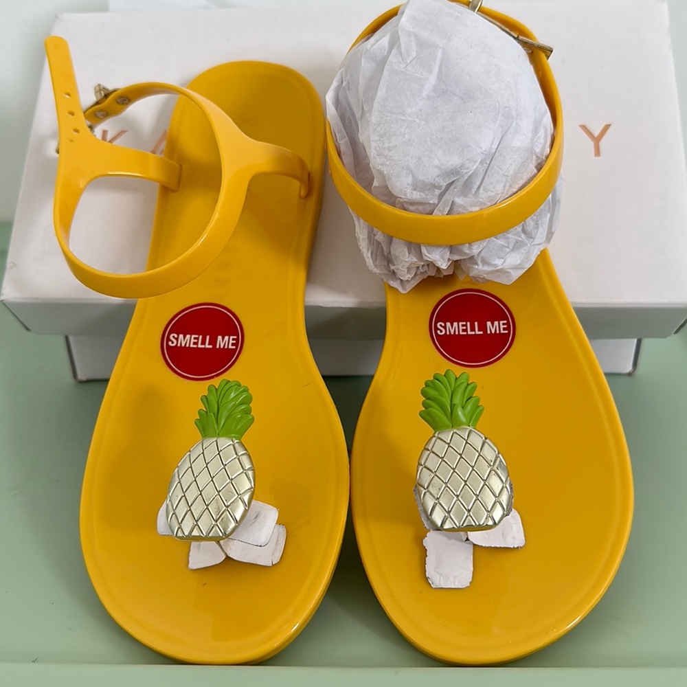 KATY PERRY PINEAPPLE THONG SANDALS